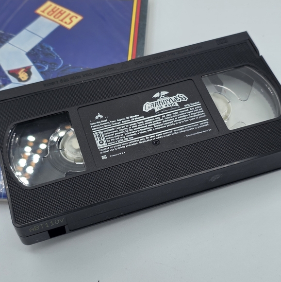 Vintage 1994 Disney Gargoyles The Movie: The Heroes Awaken VHS + Board Game - Picture 9 of 9